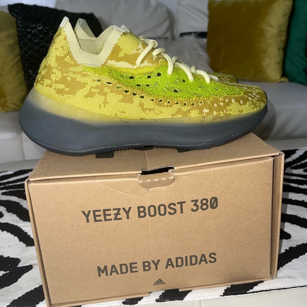 YEEZY BOOST 380- HYLTE
